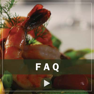 a plate of shrimp and vegetables